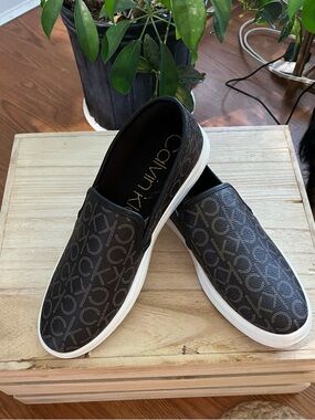 Calvin Klein Slip-On Sneakers Women’s Brown Logo Print Casual Shoes Size 9.5